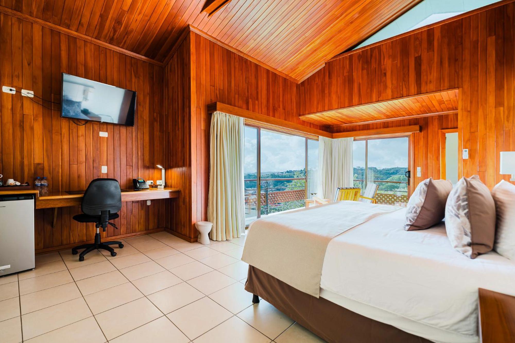 Ficus Sunset Suites Monteverde Exterior photo